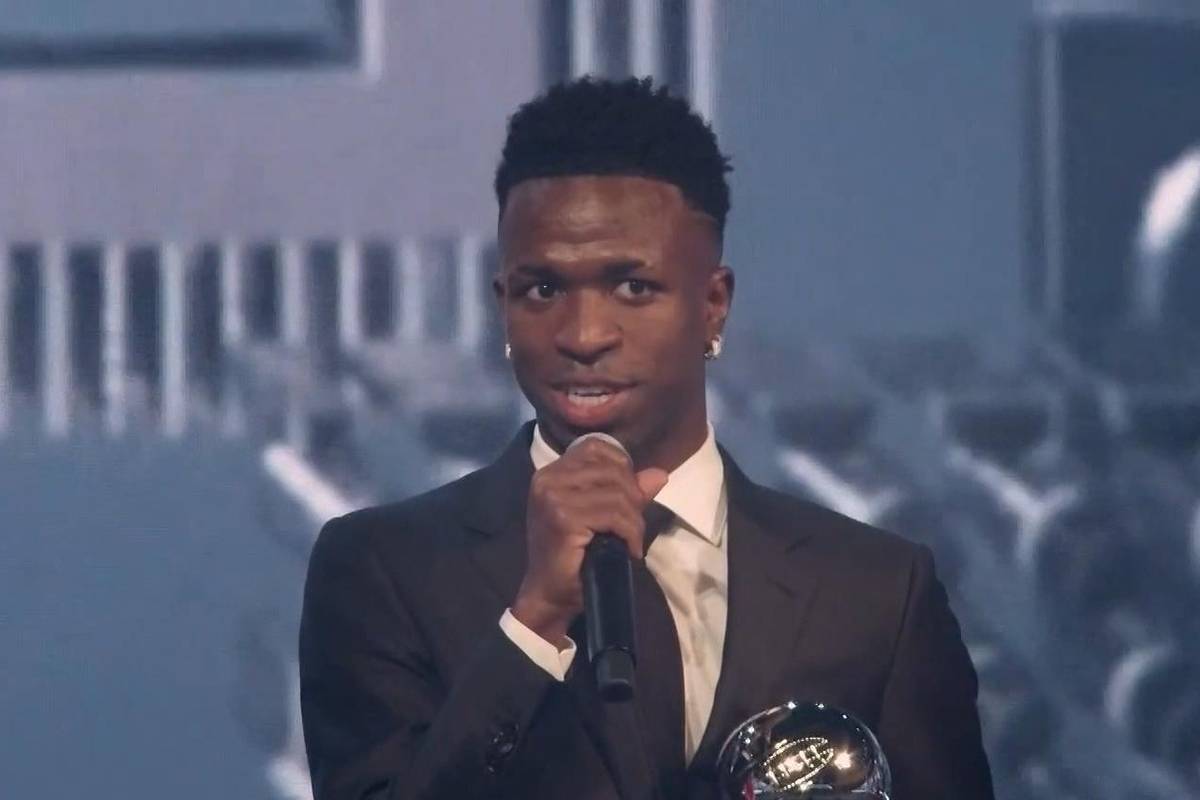 Vinicius Junior wurde von der FIFA zum Spieler des Jahres 2024 ausgezeichnet. Der Brasilianer bedankt sich bei seinem Verein und will ein Vorbild für die Kinder in seinem Heimatland sein.