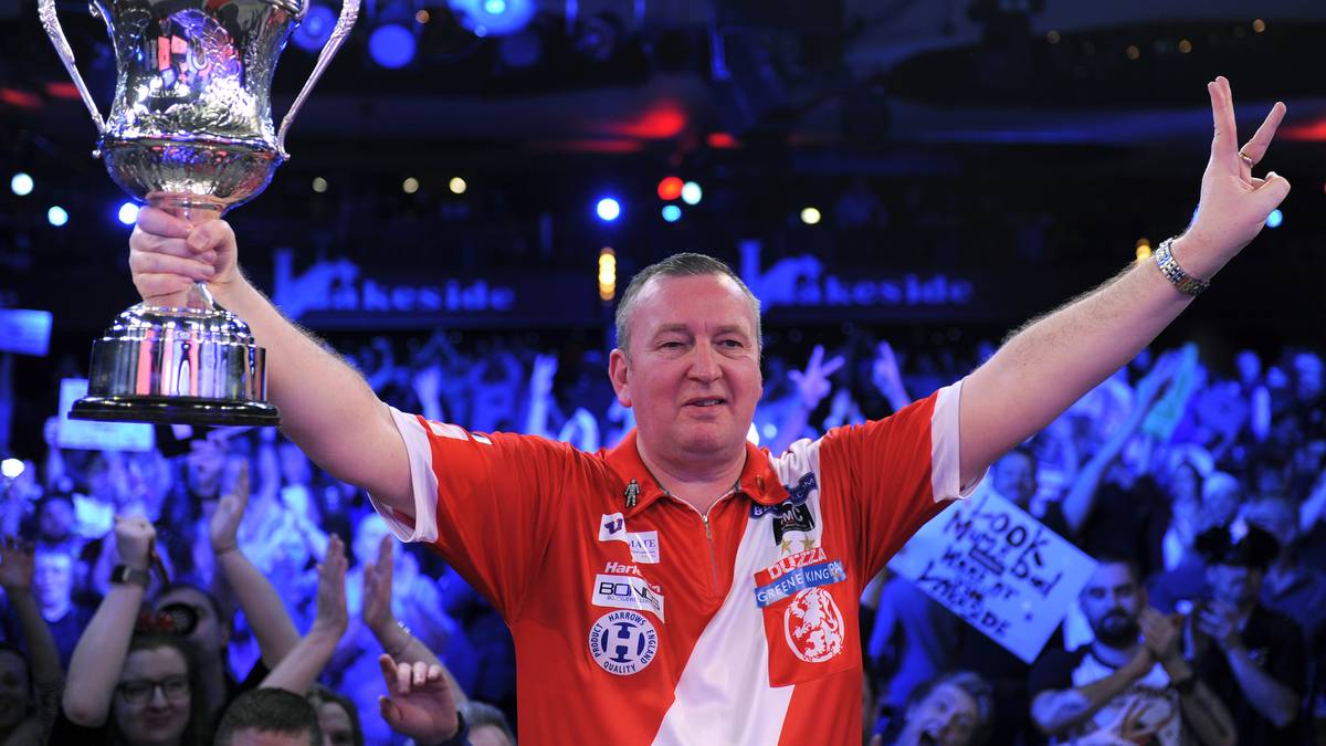 Marijanovic schränkt aber ein: "Die einzige komische Sache ist, dass er sein Preisgeld nicht mitnehmen kann, weil er nicht als PDC-Spieler antritt, sondern als BDO-Spieler. Da bin ich gespannt, inwieweit ihn das hemmt"