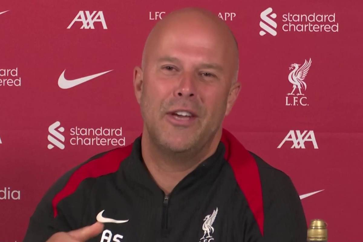 Liverpool-Coach Arne Slot stichelt zum Abschied von Trent Alexander-Arnold wegen dessen teils unzureichender Trainingsleistungen. Seine Enthüllung versteht er als erstes Geschenk an den designierten Real-Trainer Xabi Alonso.