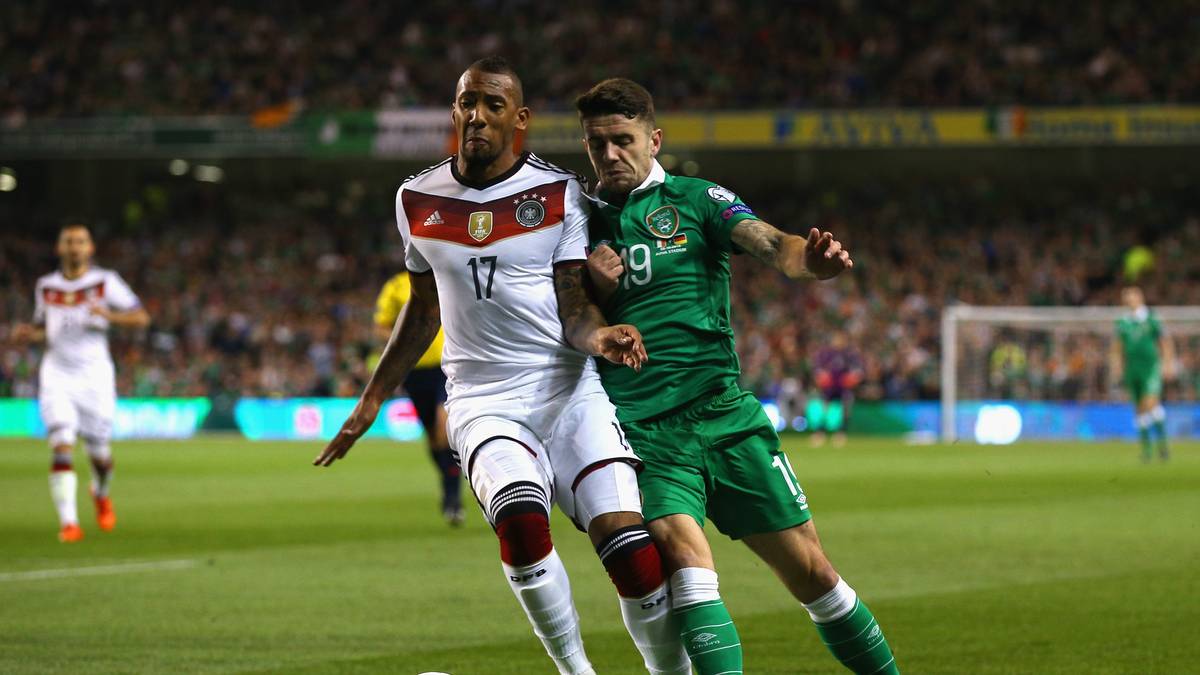 JEROME BOATENG: Nachdem ihn Thomas Müller nach dem 5:1 gegen Dortmund noch "Kaiser" getauft hatte, hielt sich Boateng dieses Mal - bis auf seine Kopfballchance in der Anfangsphase - im Spiel nach vorn etwas zurück, was natürlich auch daran lag, dass die Iren sehr tief standen. Beim Gegentor stand er nicht optimal und konnte gegen Long nichts mehr retten. In der 81. Minute hatte er mit einem Weitschuss die Chance zum Ausgleich. SPORT1-NOTE:  3,5