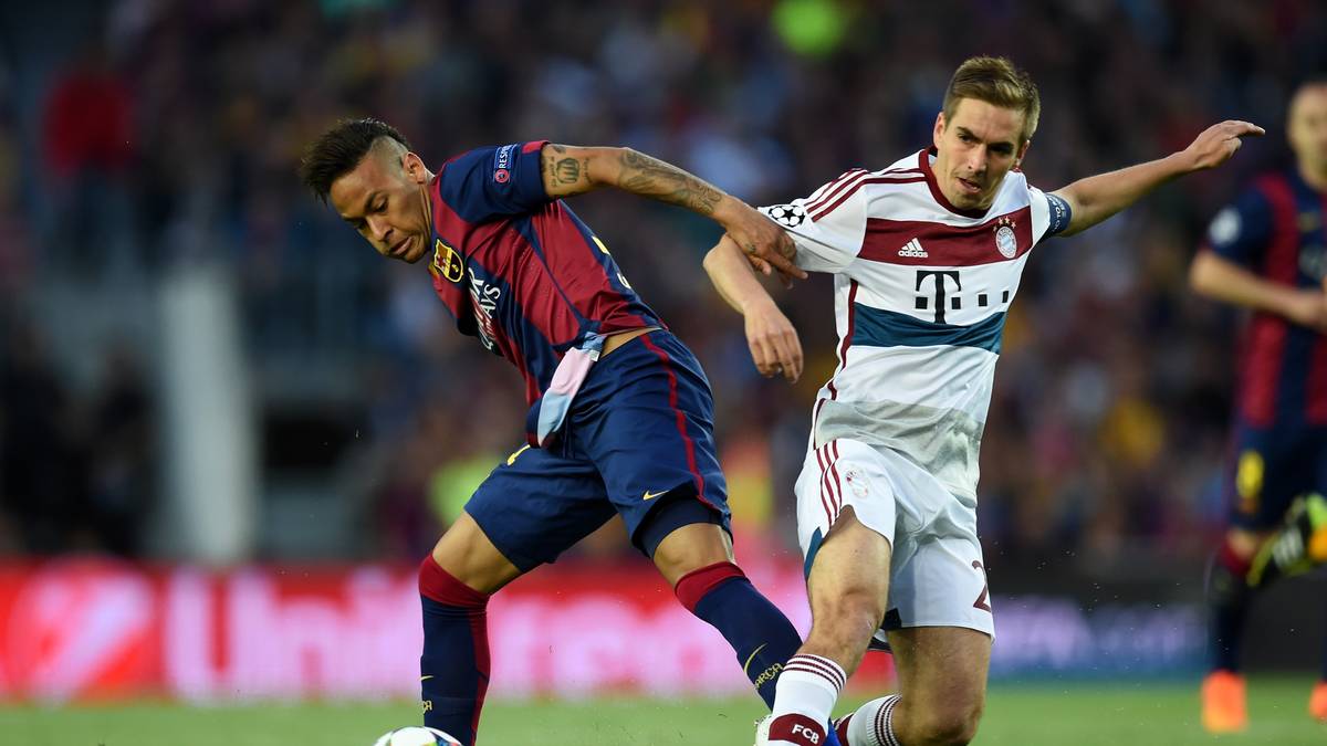 Währenddessen kämpft Philipp Lahm im Mittelfeld mit Neymar um die Vorherrschaft