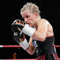 Profiboxerin Tina Rupprecht verliert ihren WBC-Titel im Minimumgewicht im Vereinigungskampf in Fresno/Kalifornien.