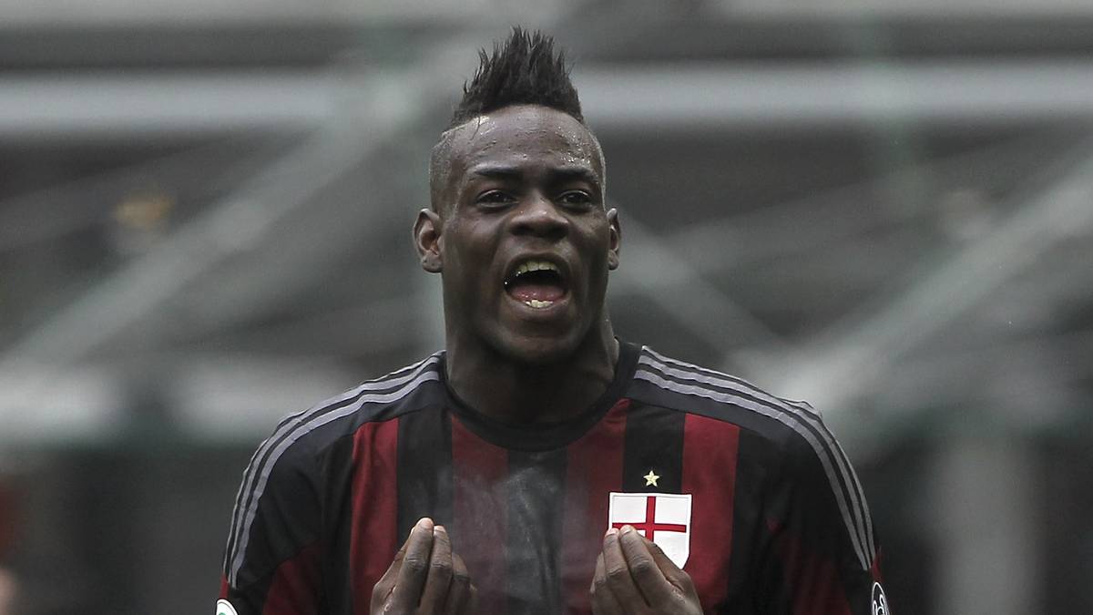 Mario Balotelli (zuletzt vom FC Liverpool ausgeliehen an den AC Mailand) und...