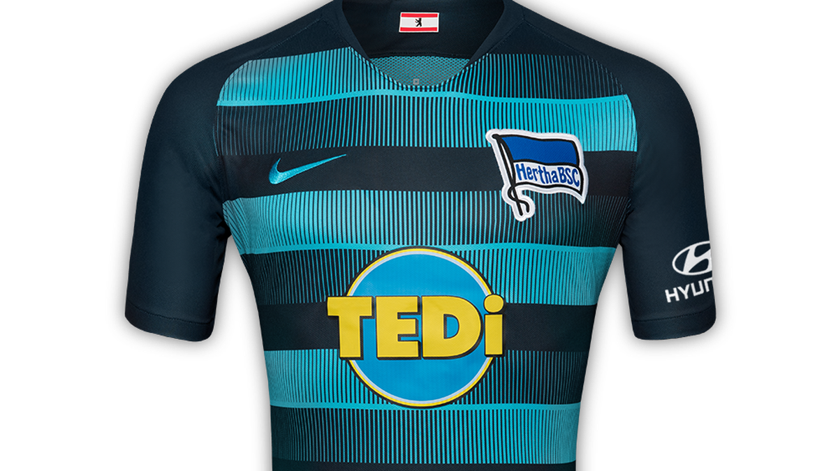 Etwas gewöhnungsbedürftig ist dagegen das neue Auswärtstrikot mit einer Kombination aus dunkelblauen und türkisen Querstreifen