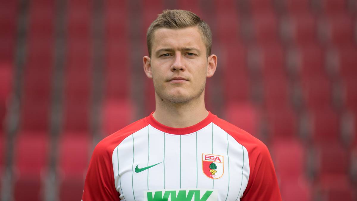 PLATZ 15 - FC AUGSBURG: 74,95 (Nike). Der FC Augsburg tanzt aus der Reihe und senkt den Standard-Preis des Herstellers auf knapp 75 Euro ab