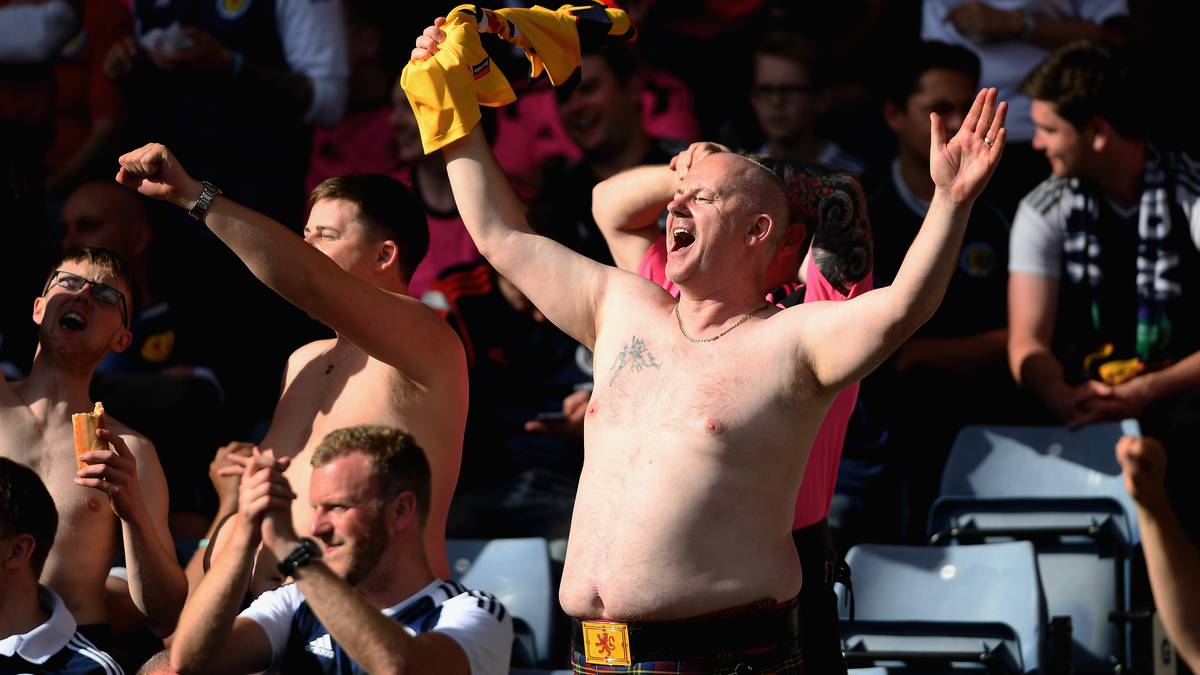 Die Freude der schottischen Fans ist groß - und steigert sich drei Minuten später sogar noch...