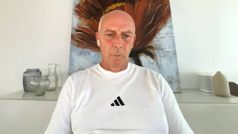 Mario Basler spricht bei WM Aktuell über das deutsche WM-Debakel. Der TV-Experte wählt dabei harte Worte und kritisiert die deutsche Mannschaft heftig. 