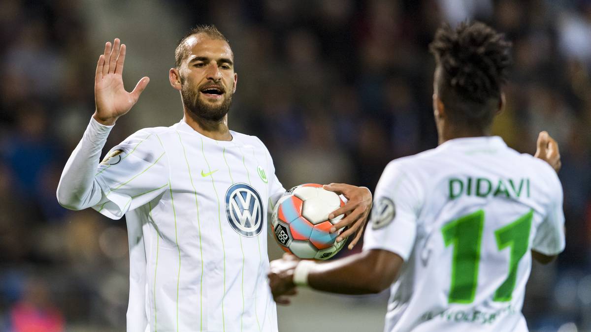 Die Wölfe werden ihrer Favoritenrolle gerecht und stellen schon früh die Weichen auf Sieg. Daniel Didavis Flanke wird ins Tor abgefälscht. Kurze Zeit später legt Bas Dost nach.