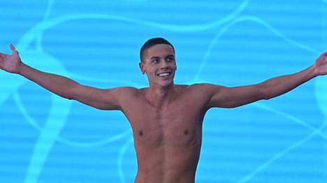 Der 17-jährige Rumäne Popovici schwimmt Weltrekord