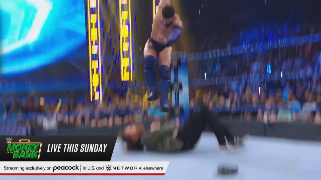 WWE SmackDown: Finn Balor ist zurück und verprügelt Sami Zayn