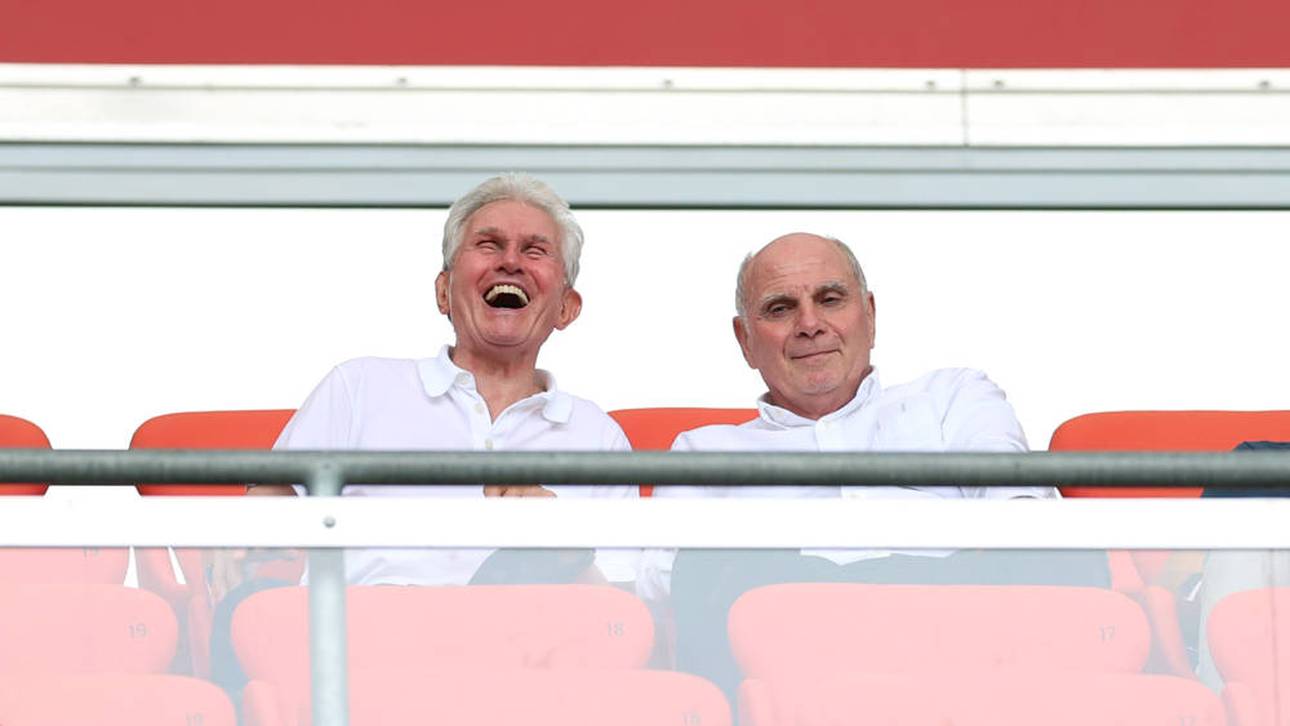 Jupp Heynckes und Uli Hoeneß beobachten das Bayern-Training