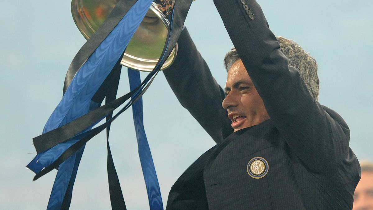 Und Mourinho sollte Recht behalten. Ein Jahr später gewinnen die Nerazzurri im Finale gegen den FC Bayern die Königsklasse. Ibrahimovic sieht den Erfolg seiner Ex-Kollegen vor dem TV-Gerät