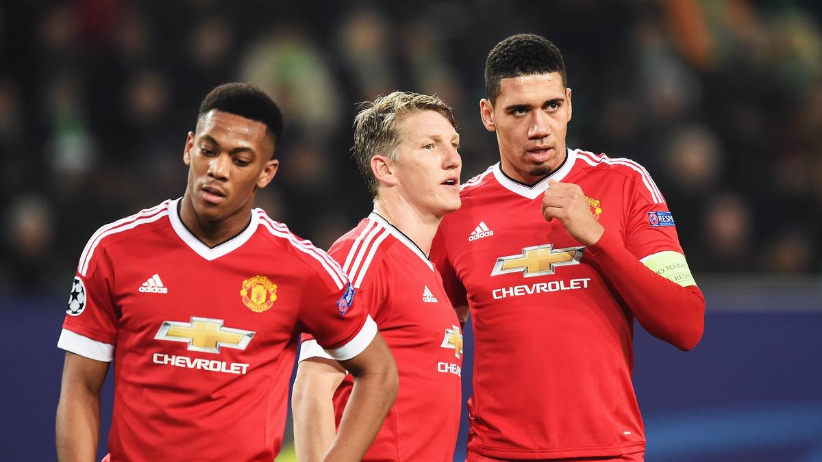 Ziemlich überraschend war das Ausscheiden von Manchester United in der Champions League. Das macht Bastian Schweinstieger & Co. aber automatisch zu einem der Anwärter auf die EL-Trophäe. Die Red Devils sind ein echtes Schwergewicht. Doch ist das Starensemble auch motiviert genug? In den letzten Jahren zeigten englische Teams in der Europa League häufig nicht ihr bestes Gesicht. Mit dem FC Midtjylland wartet nun ein gefährlicher, weil eigentlich machbarer Gegner, gegen den man sich ohne vollen Einsatz aber auch durchaus blamieren könnte