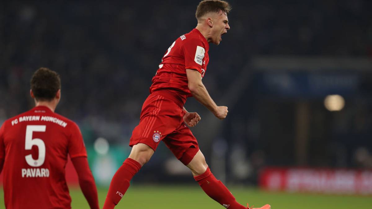 JOSHUA KIMMICH: Startete unsicher in die Partie, verlor auch einen wichtigen Zweikampf gegen Guido Burgstaller. Holte sich dann mit klugen Pässen Sicherheit, flankte erst scharf auf den Kopf schon Schalkes Jean-Clair Todibo, der fast zum Eigentor einnetzte. Traf dann mit einem Weitschuss zum 1:0 (40.). SPORT1-Note: 2