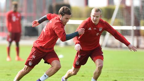 Die Ex-Bayern-Spieler Mario Götze (l.) und Sebastian Rode sehen sich beim BVB wieder