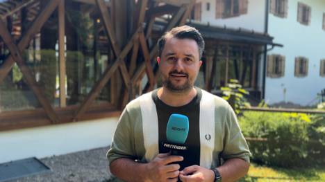 Max Eberl sorgt bei der Brown-Vorstellung im Trainingslager am Tegernsee für einen bemerkenswerten Auftritt. SPORT1-Chefreporter Stefan Kumberger ordnet die Aussagen des Bayern-Sportvorstands ein. 