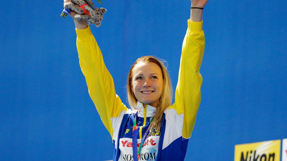 Schwedens Star Sarah Sjöström schwimmt in Kasan über 100 Meter Schmetterling mit Weltrekord zur Goldmedaille und weiß sich optisch perfekt in Szene zu setzen