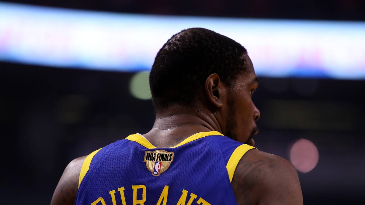 KEVIN DURANT: Die Free Agency der NBA war kaum eine Stunde alt, als Kevin Durant vor gut einer Woche über die Instagram-Plattform "The Boardroom" seinen Wechsel von den Golden State Warriors zu den Brooklyn Nets bekannt gab und die Liga in Aufruhr versetzte