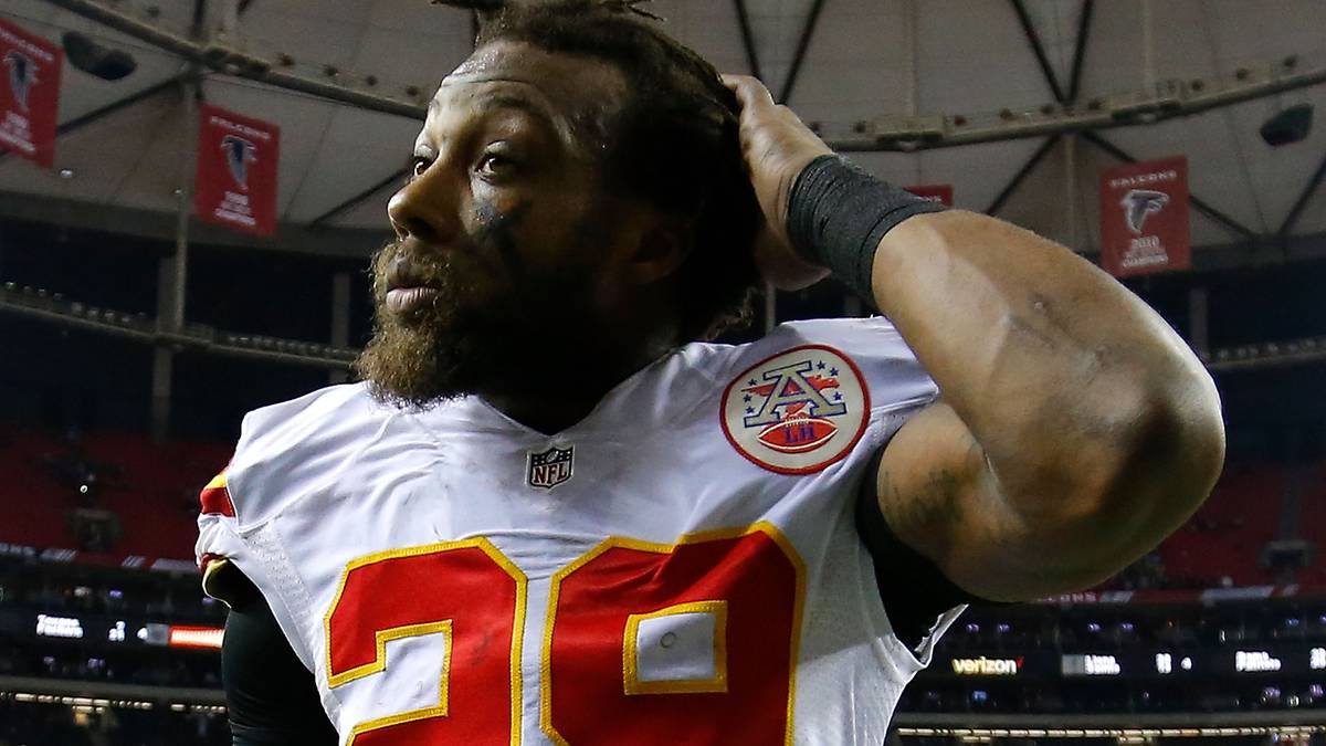 PLATZ 13 - ERIC BERRY (Kansas City Chiefs, Safety): Berry macht im Ranking im Vergleich zum Vorjahr 42 Plätze gut und ist dadurch der beste Safety der NFL. Der unglaublich harte Hitter meldete sich 2015 nach einer Krebserkrankung zurück und erreicht 2016 wieder seine Topform. Gefürchtet sind bei Gegnern auch seine Interception-Returns (2016: 2 Touchdowns)