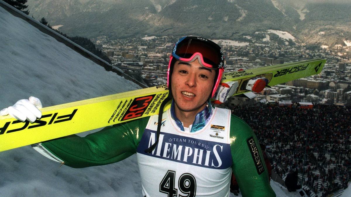 Der Japaner Kazuyoshi Funaki verliert 1995 auf tragische Art und Weise die Tournee. Nach einem starken Sprung - den Sieg vor Augen - kommt er zu Fall. Funaki verliert viele Punkte, wird nur Achter...