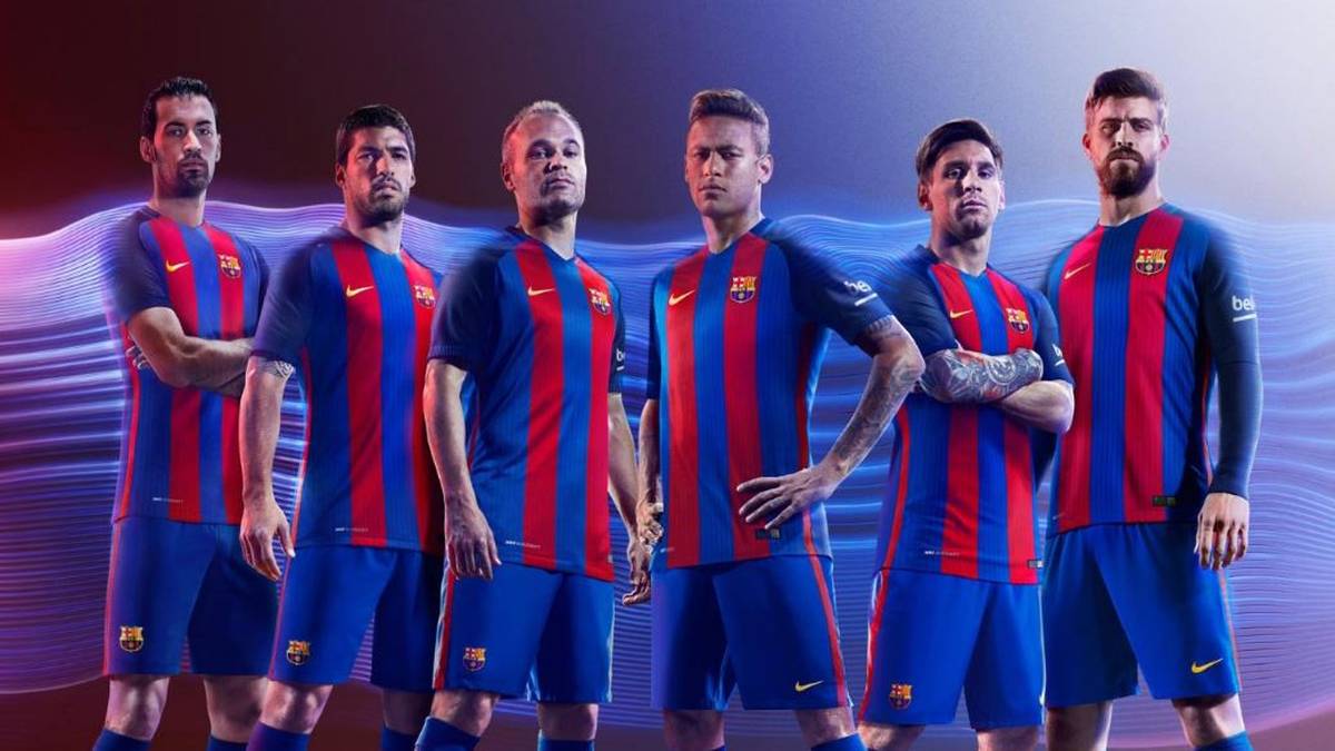 Nur eine Saison haben die Querstreifen auf dem Trikot des FC Barcelona überlebt. Warum Nike nach nur einer Saison zum klassischen Design mit Vertikalstreifen zurückkehrt, wird sofort klar. Es sieht schlicht viel besser aus