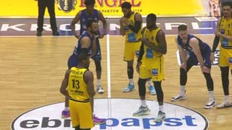 Spiel Highlights zu HAKRO Merlins Crailsheim - MHP RIESEN Ludwigsburg (1)