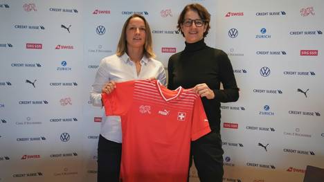 Inka Grings (l.) wird Nationaltrainerin in der Schweiz