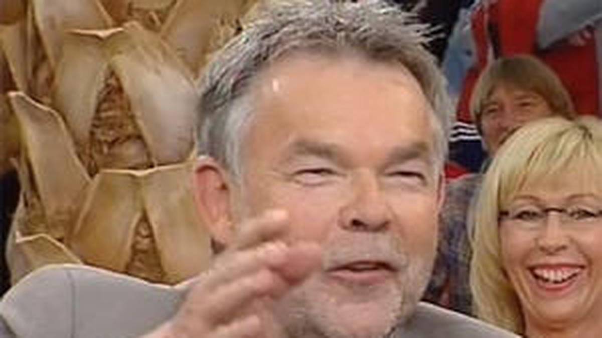 Radio-Reporter Manfred Breuckmann: "Das Bier, das bei den Schalke-Spielen in den riesigen Leitungssystemen übrig bleibt, wird nach Dortmund rüber gepumpt und dort unter dem Namen 'Brinkhoffs Nummer 1' verkauft."