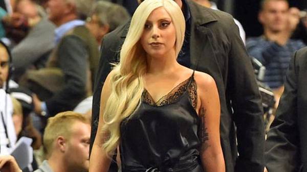 Auch Lady Gaga sucht sich ihren Platz in der ersten Reihe