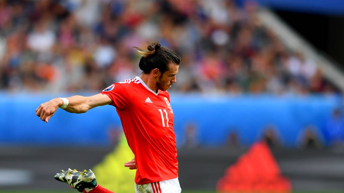 Gareth Bale ist der Ballermann der EM und dabei auch noch präzise.  Elf Schüsse hat der Waliser bereits auf das Tor abgefeuert (dazu kommen nur drei Versuche, die neben den Kasten gingen) - mehr als jeder andere. Zum Vergleich: Real-Kollege Cristiano Ronaldo gab zwar acht Schüsse auf den Kasten ab, 13 rauschten aber am Tor vorbei und 11 weitere wurden geblockt (bei Bale nur zwei). Mit drei Toren führt Bale zusammen mit Spaniens Alvaro Morata die Torschützenliste an