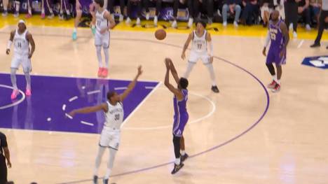 Premiere in der NBA. LeBron James und Sohnemann Bronny sind das erste Vater-Sohn-Duo, das gemeinsam Punkte in der NBA erzielt.