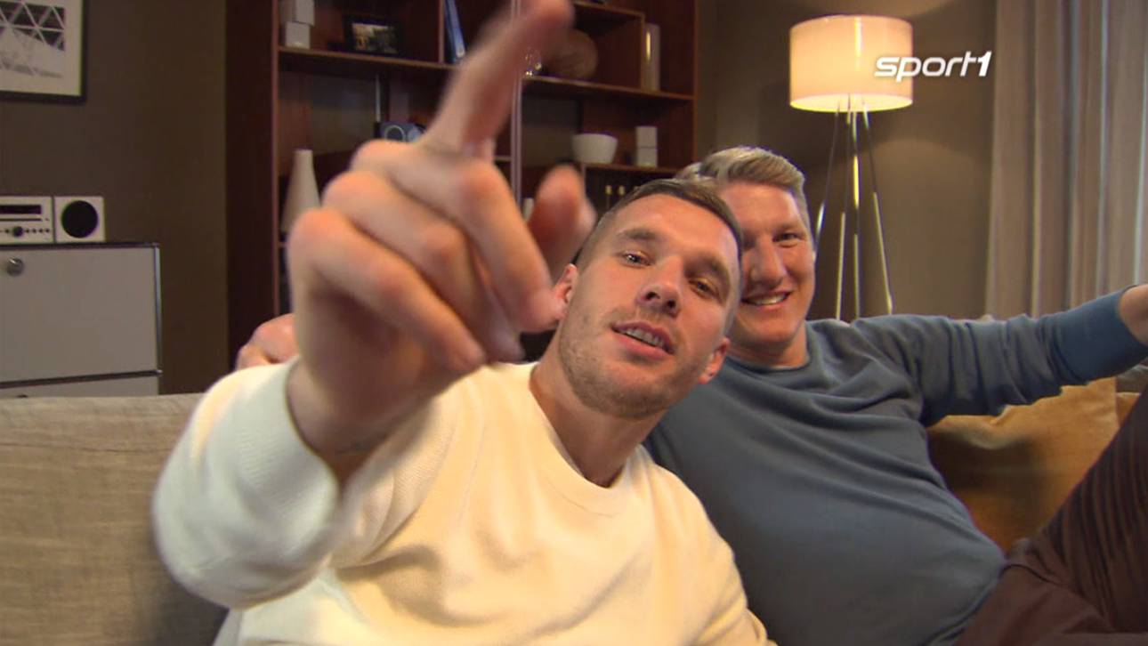 Podolski gratuliert Schweinsteiger