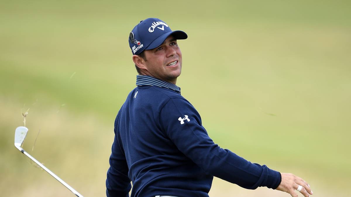 Auch beim Golf ist ab und zu Akrobatik gefragt, wie der US-Amerikaner Gary Woodland beweist