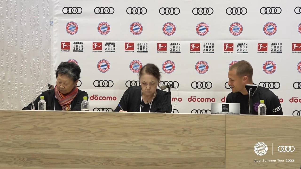 Kuriose PK-Szene bei Bayern München: Joshua Kimmich muss Dolmetscherin helfen