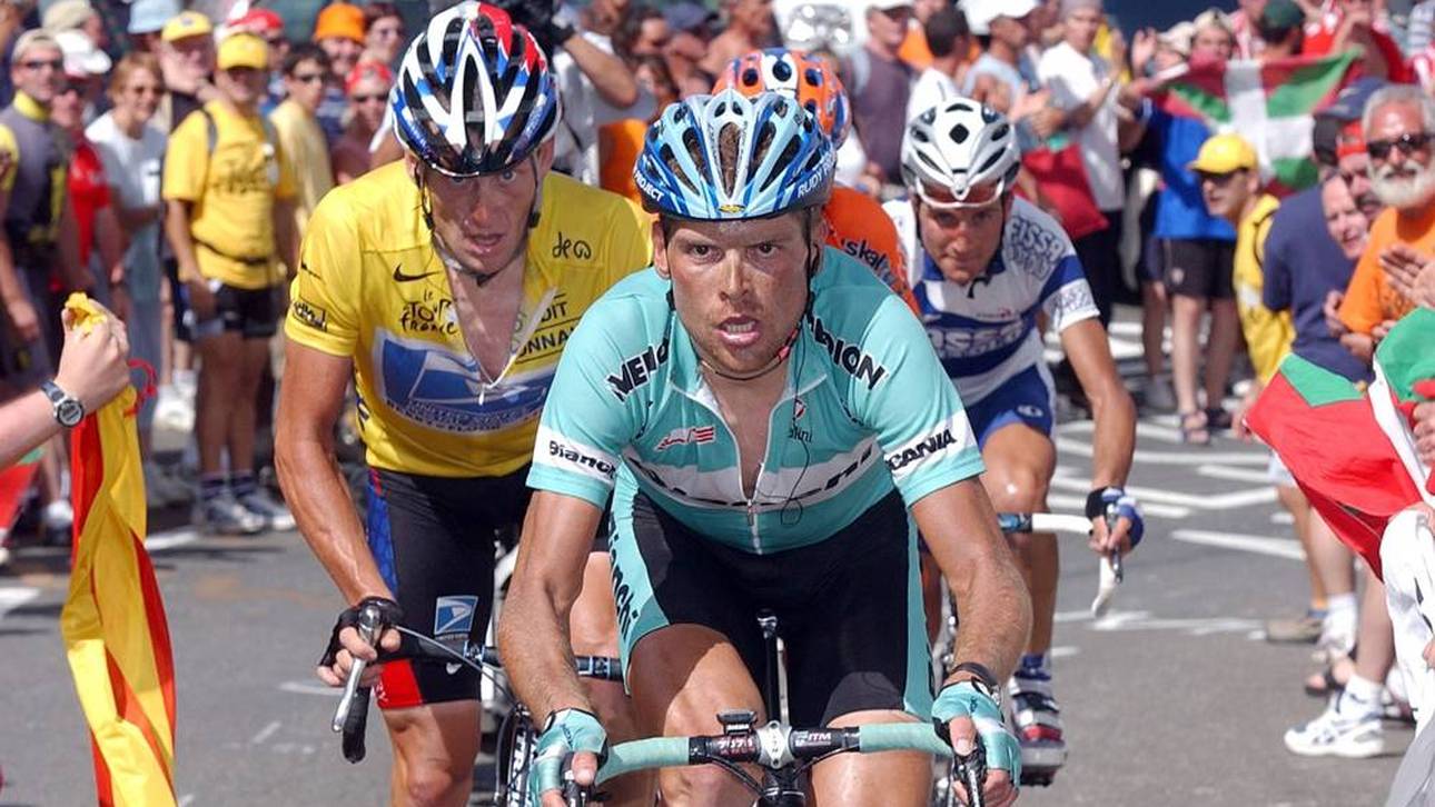 Jan Ullrich und Lance Armstrong beim Anstieg am beim Anstieg am Col de Pyresourde