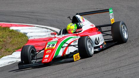 Mick Schumacher hat in Misano seinen dritten Formel-3-Sieg gefeiert
