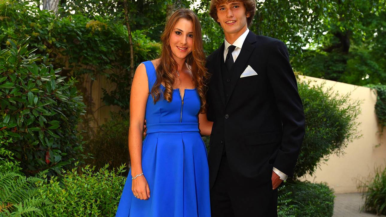 Belinda Bencic (l.) und Alexander Zverev (r.) posieren für die Kameras