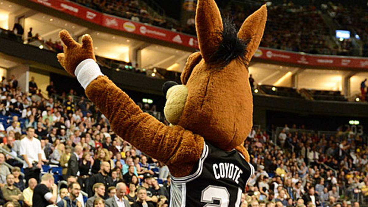 Das Maskottchen der Texaner heizt die Stimmung weiter an