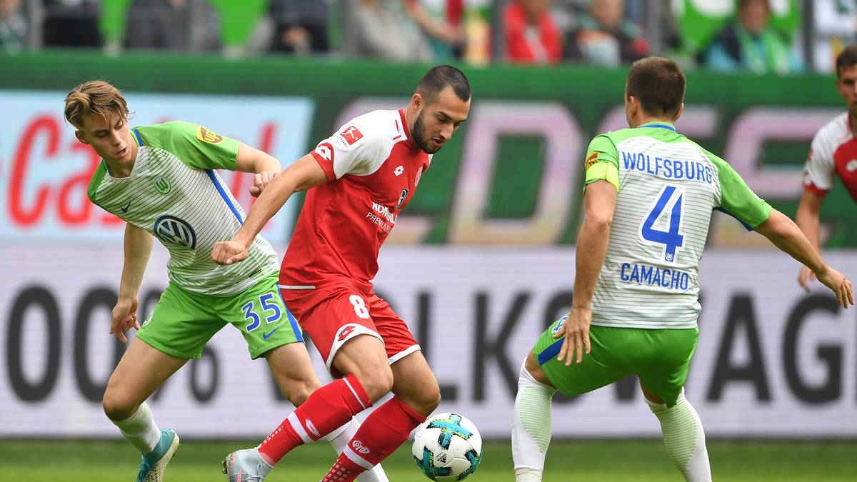 GIAN-LUCA ITTER (l./Wolfsburg, 18): Bis 2021 hat der Linksverteidiger beim VfL Wolfsburg unterschrieben und hofft nun auf seinen Durchbruch. Auch seinen Bruder Davide-Jerome haben die Niedersachsen langfristig gebunden. In der Saison 2017/18 durfte Gian-Luca bereits drei mal von Anfang an für die Wölfe in der Bundesliga ran