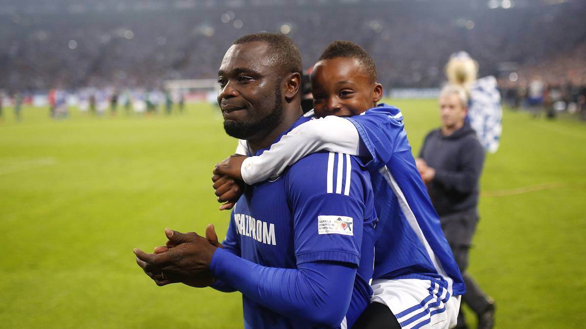 Sohnemann Jaden ist aber schnell dabei, den Papa zu trösten