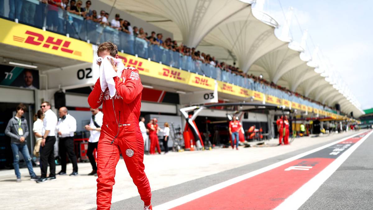 Corriere della Sera: "Vettel zeigt Reaktionen, die er offenbar nicht kontrollieren kann. Die beiden Piloten verhalten sich wie ungezogene Kinder, die sich gegenseitig beschuldigen. Ferrari geht zerstört aus dem GP in Interlagos hervor, während Max Verstappen zurecht grinst. Er ist der absolute Herrscher dieses Rennens."