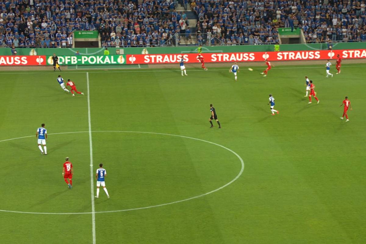 Eintracht Frankfurt steht nach einem konzentrierten Auftritt in der zweiten Pokalrunde. Gegen Zweitligist 1. FC Magdeburg feierte zudem Mario Götze seine Pflichtspiel-Premiere für die Hessen.