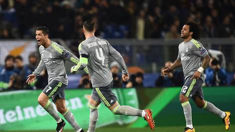 Cristiano Ronaldo (l.) erzielt seinen zwölften Treffer in dieser CL-Saison