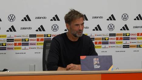 Einen Spieler muss Jürgen Klopp gegen die Niederlande außen vor lassen. Dabei lässt sich der Bundestrainer kaum in die Karten schauen.