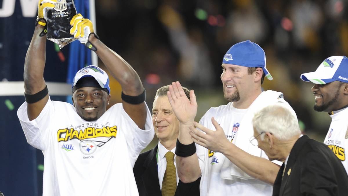 2009, PITTSBURGH STEELERS (27:23 gegen die Arizona Cardinals): Drei Jahre nach ihrem letzten Triumph können sich die Steelers erneut über den Titel freuen. Ben Roethlisberger (3.v.r.) wird von seinem Gegenüber Kurt Warner allerdings ein wenig in den Schatten gestellt und so geht der MVP-Titel an Wide Receiver Santonio Holmes (l.)