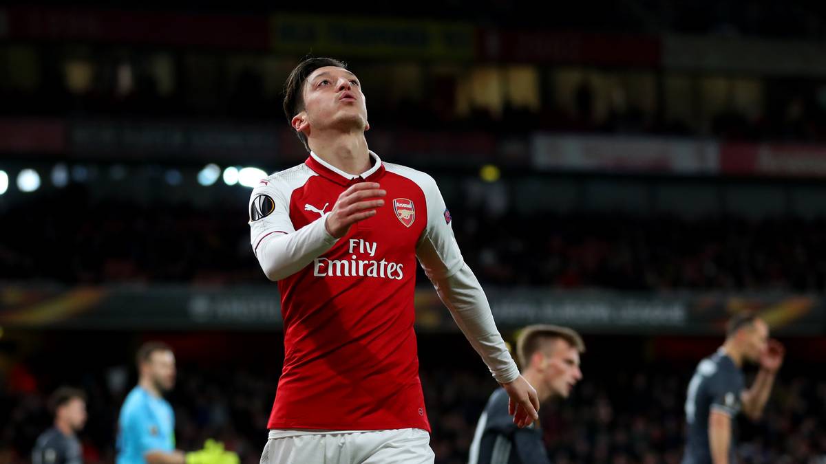 Auch einige deutsche Spieler haben es unter die Top 100 geschafft. Mesut Özil verpasste mit dem FC Arsenal die Qualifikation zur Champions League und steht nur auf Rang 98 mit einem Marktwert von 54,6 Millionen Euro