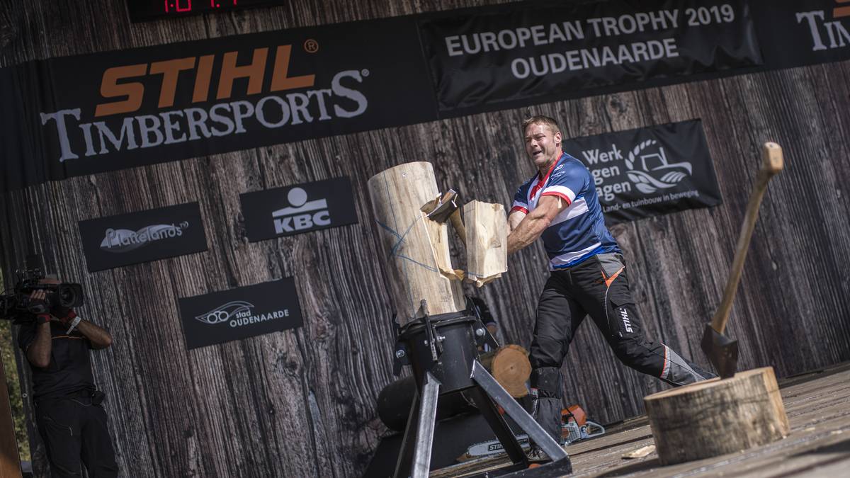 Die optimale Platzierung der Axt sowie ein kraftvoller Axtschwung sind entscheidend für den schnellen Erfolg in dieser Disziplin. Den Rekord hält der Amerikaner Matt Cogar mit knapp über elf Sekunden