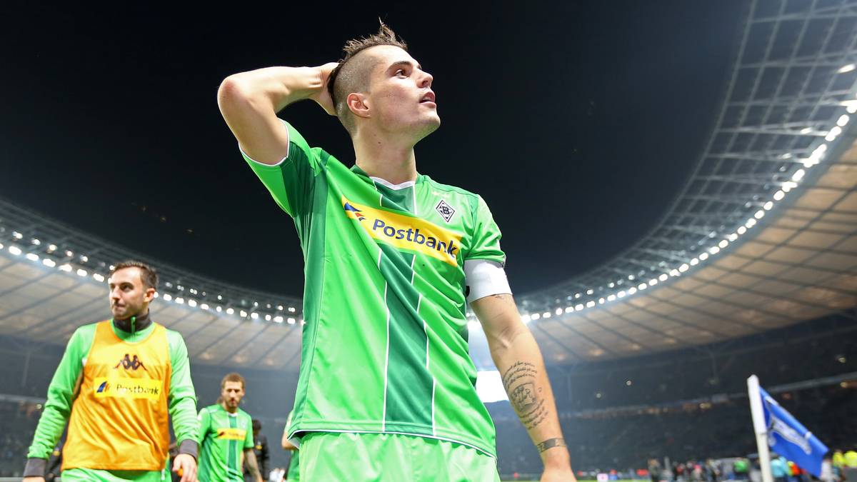 GRANIT XHAKA (Borussia Mönchengladbach): Der Schweizer Mittelfeldmann wird unlängst ebenfalls mit dem FC Liverpool in Verbindung gebracht. Dass Xhaka die Borussia  irgendwann verlassen wird, steht fest - dass es aber, wie in englischen Medien kolportiert, bereits im Winter sein wird, ist ausgeschlossen. SPORT1-Prognose: Nur bei einer saftigen Ablöse von über 30 Millionen Euro wird Gladbach Xhaka im Sommer ziehen lassen