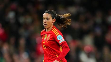 Spanische Nationaltrainerin berichtet, dass Weltfußballerin und Nationalspielerin Aitana Bonmatí sich im Krankenhaus befindet.