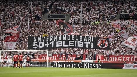Die Deutsche Fußball Liga will mit einer Anpassung der viel diskutierten 50+1-Regel künftig mehr Rechtssicherheit schaffen. Die Regel schützt Bundesligaklubs vor der Übernahme durch Investoren.